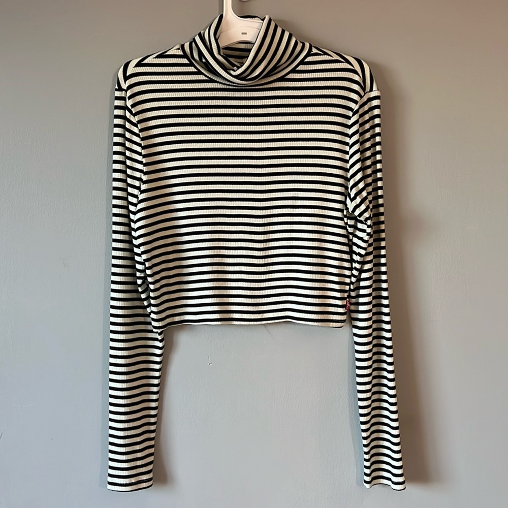 Levi’s Cropped Striped Turtleneck - Size M
